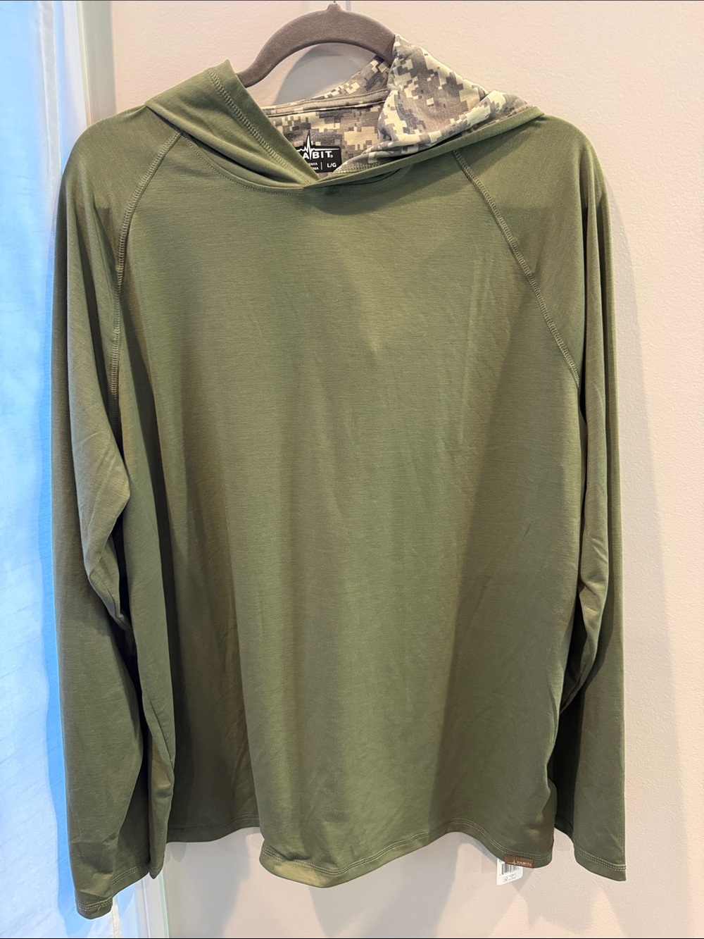 Habit rashguard men’s large Camo-Lined Olive Green Hooded Pullover